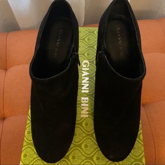 Gianni Bini “Elliot” black suede boot heels - Picture 4 of 9